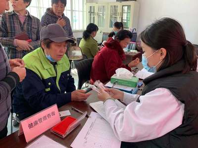 槐蔭區(qū)玉清湖社區(qū)衛(wèi)生服務(wù)中心下村開(kāi)展聯(lián)合國(guó)糖尿病日健康咨詢(xún)