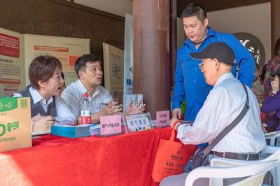 一站式社區(qū)服務(wù) 健康義診、養(yǎng)老咨詢、生活服務(wù)與產(chǎn)品特賣全面啟動